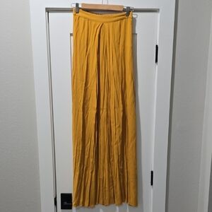 Elegant Yellow Pleated Skirt